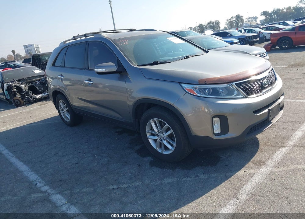 2015 KIA SORENTO LX VIN: 5XYKT4A67FG637562