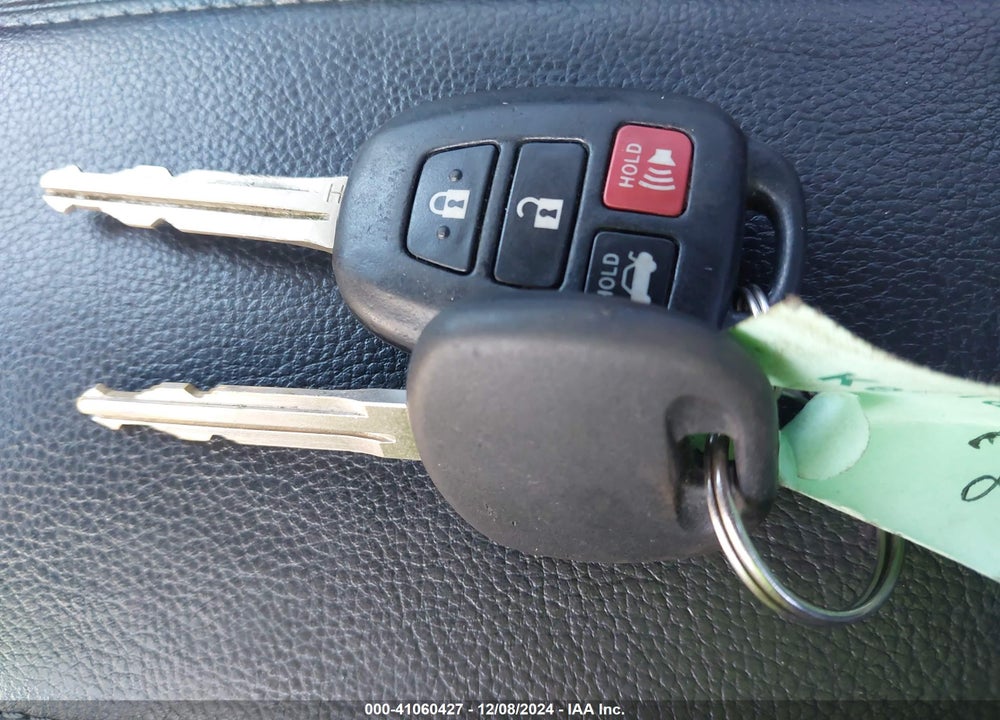 2017 TOYOTA COROLLA SE VIN: 5YFBURHE7HP728613