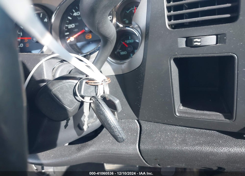 2013 CHEVROLET SILVERADO 1500 LT VIN: 3GCPCSE06DG112104