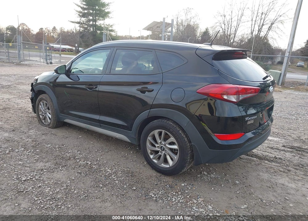 2017 HYUNDAI TUCSON SE VIN: KM8J33A43HU582612
