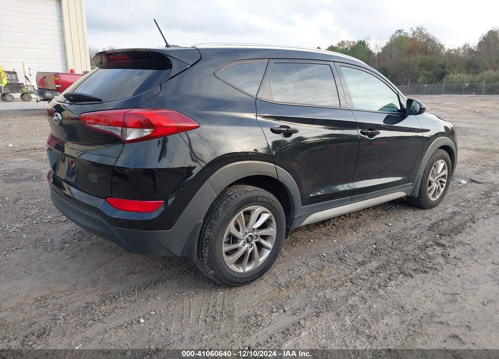 2017 HYUNDAI TUCSON SE VIN: KM8J33A43HU582612