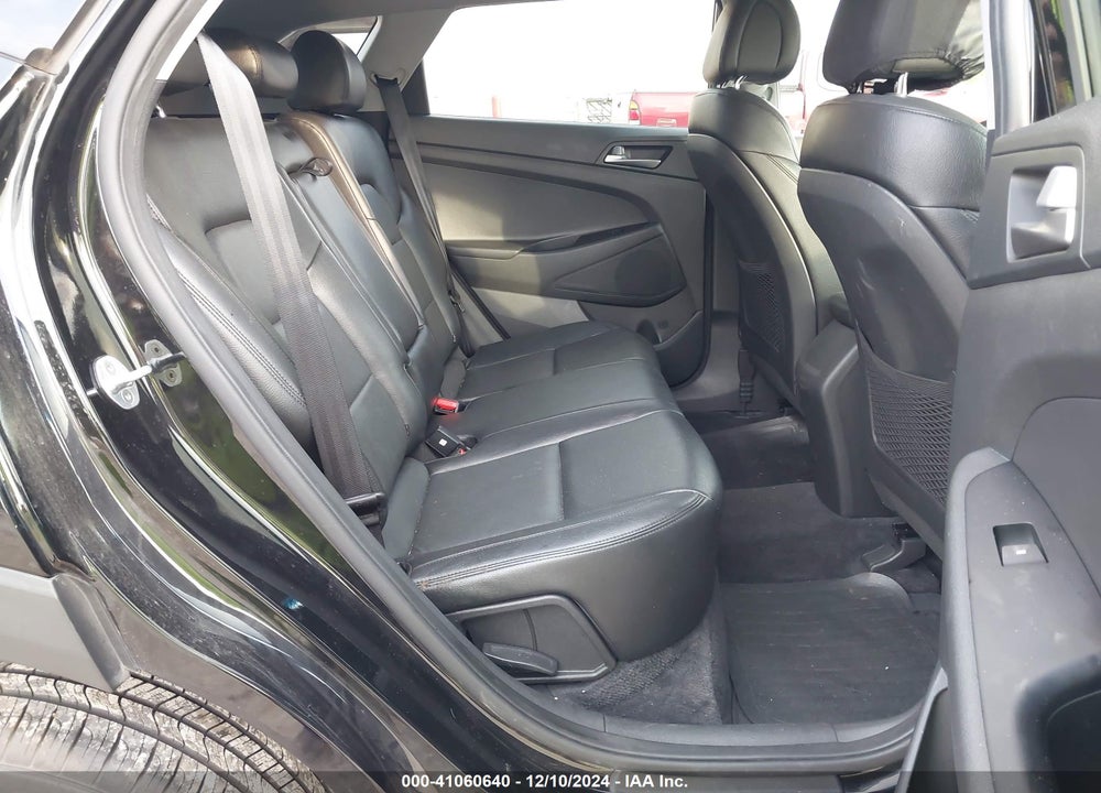 2017 HYUNDAI TUCSON SE VIN: KM8J33A43HU582612