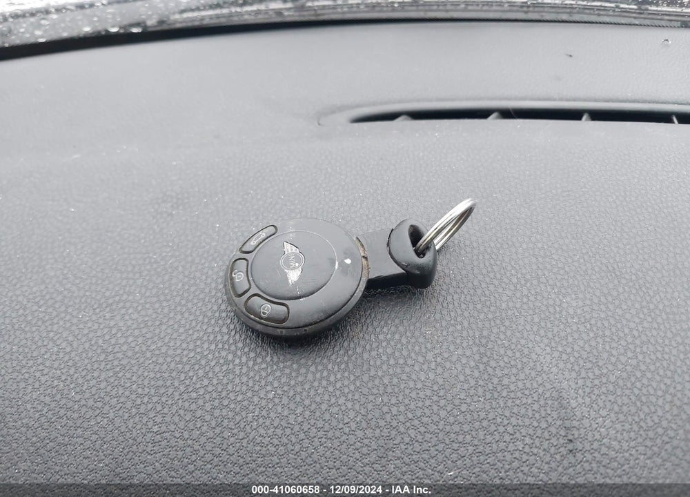 2012 MINI COOPER CLUBMAN VIN: WMWZF3C58CT189382