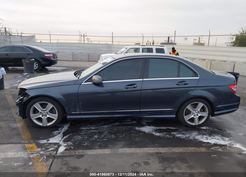 2011 MERCEDES-BENZ C 300 LUXURY/SPORT VIN: WDDGF5EB9BA463200