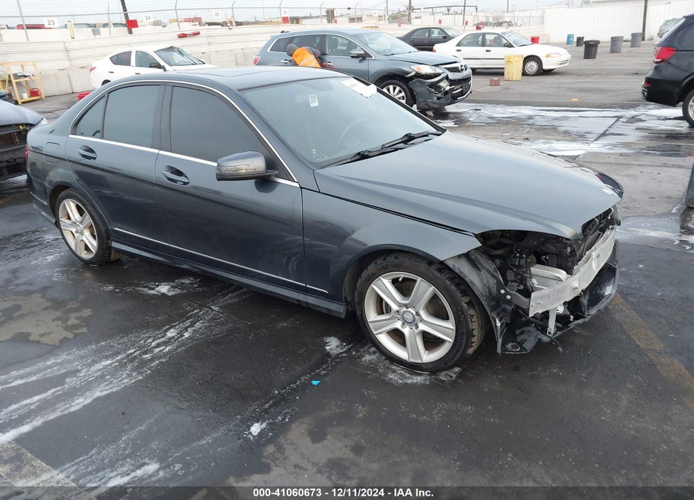 2011 MERCEDES-BENZ C 300 LUXURY/SPORT VIN: WDDGF5EB9BA463200