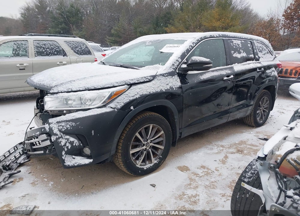 2018 TOYOTA HIGHLANDER XLE VIN: 5TDJZRFH8JS870931