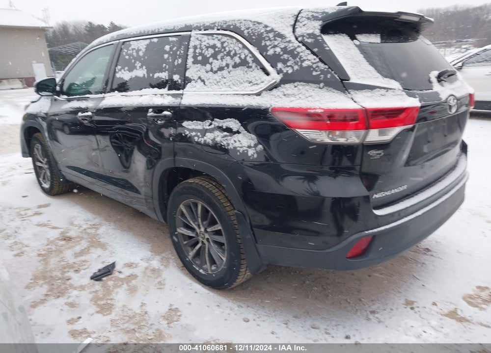 2018 TOYOTA HIGHLANDER XLE VIN: 5TDJZRFH8JS870931