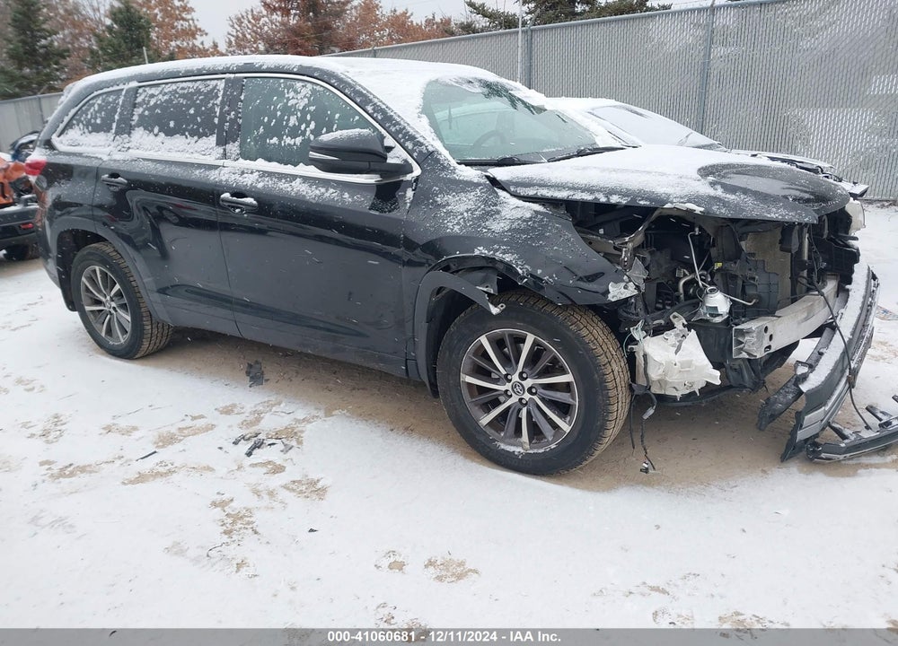 2018 TOYOTA HIGHLANDER XLE VIN: 5TDJZRFH8JS870931