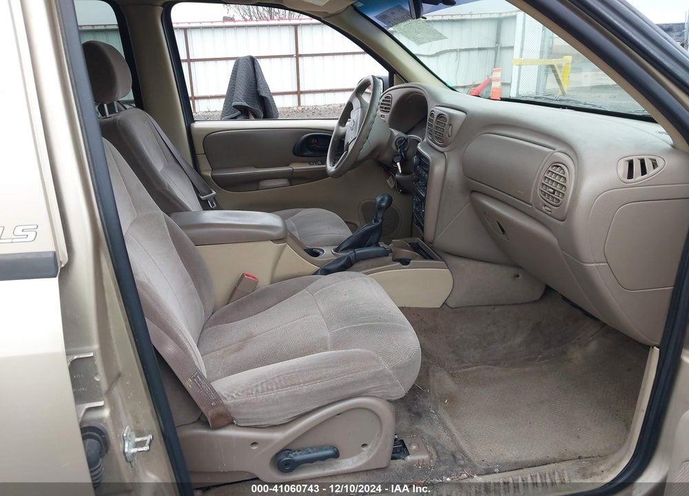 2004 CHEVROLET TRAILBLAZER LS VIN: 1GNDT13S642238299