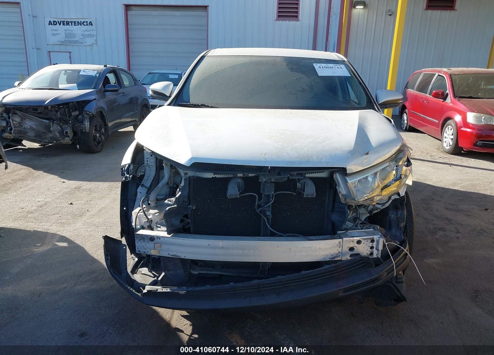 2015 TOYOTA HIGHLANDER LE PLUS V6 VIN: 5TDBKRFH2FS168118