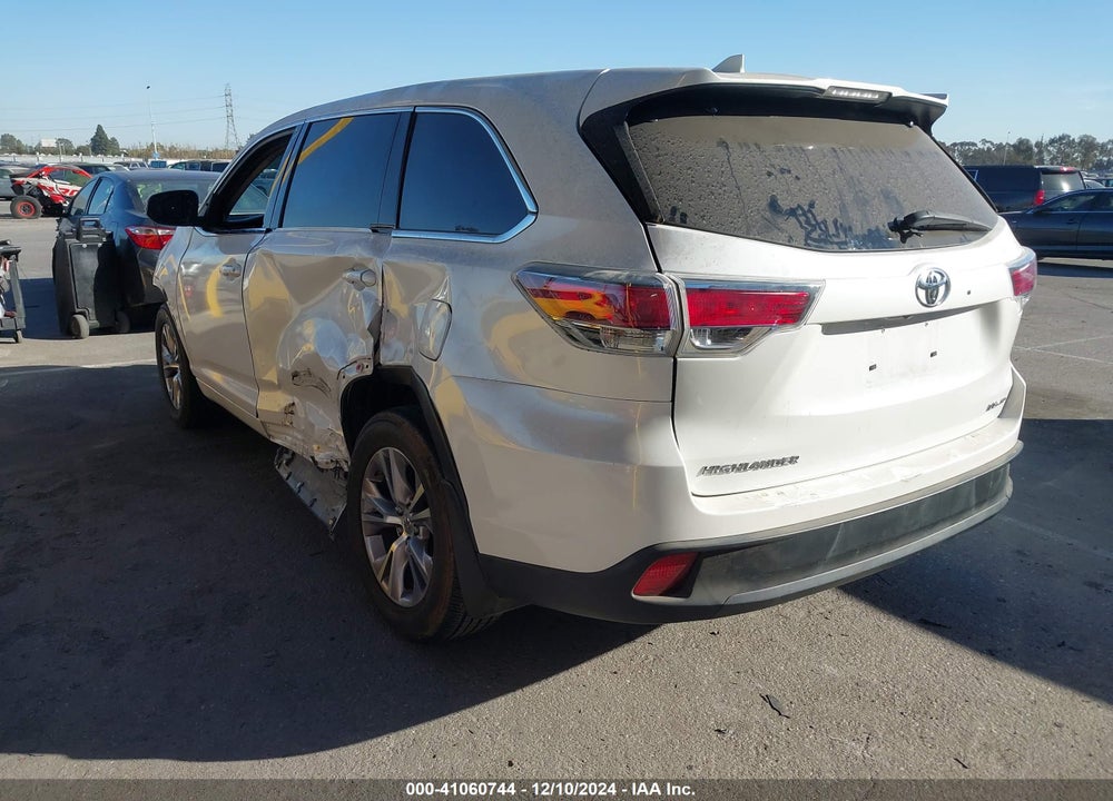2015 TOYOTA HIGHLANDER LE PLUS V6 VIN: 5TDBKRFH2FS168118