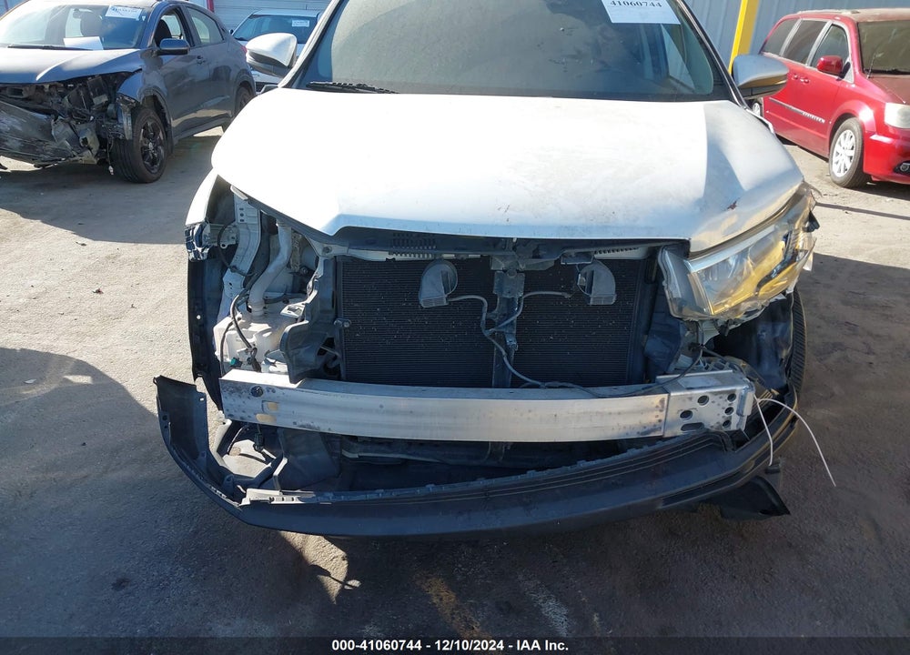 2015 TOYOTA HIGHLANDER LE PLUS V6 VIN: 5TDBKRFH2FS168118