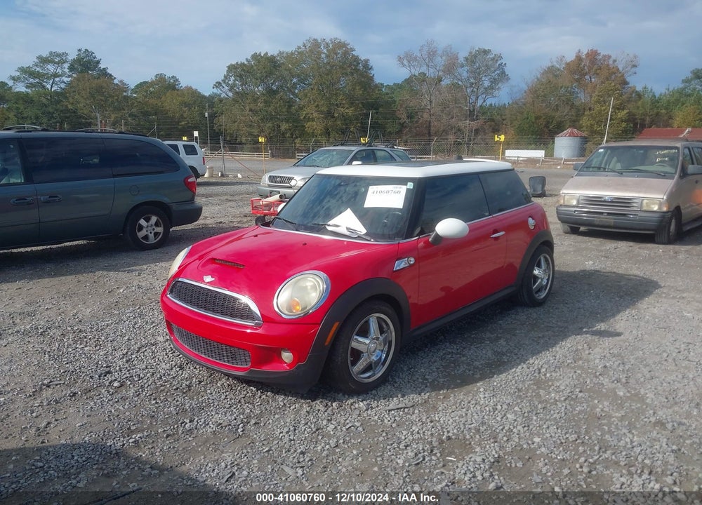 2008 MINI COOPER S VIN: WMWMF73578TT90232