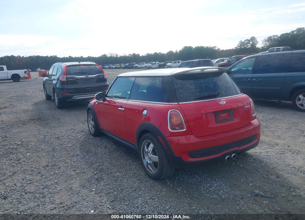 2008 MINI COOPER S VIN: WMWMF73578TT90232