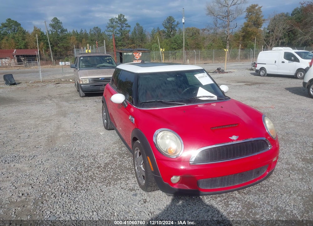 2008 MINI COOPER S VIN: WMWMF73578TT90232