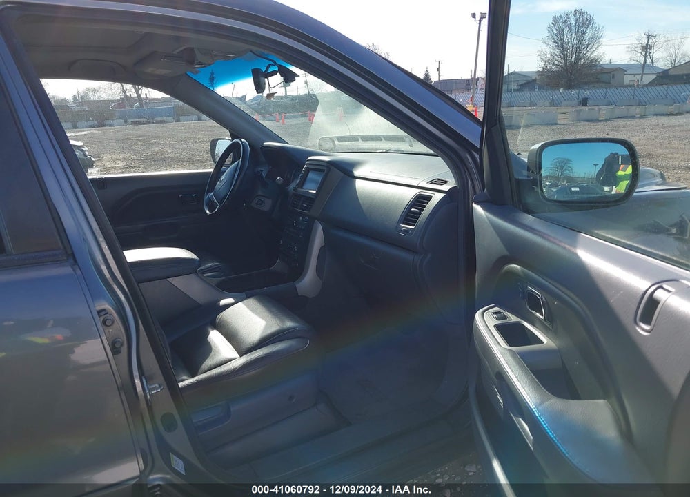 2007 HONDA PILOT EX-L VIN: 5FNYF18777B013817