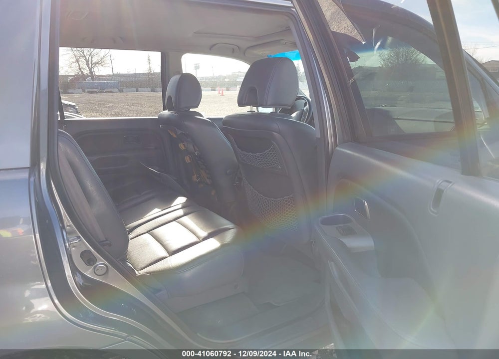 2007 HONDA PILOT EX-L VIN: 5FNYF18777B013817