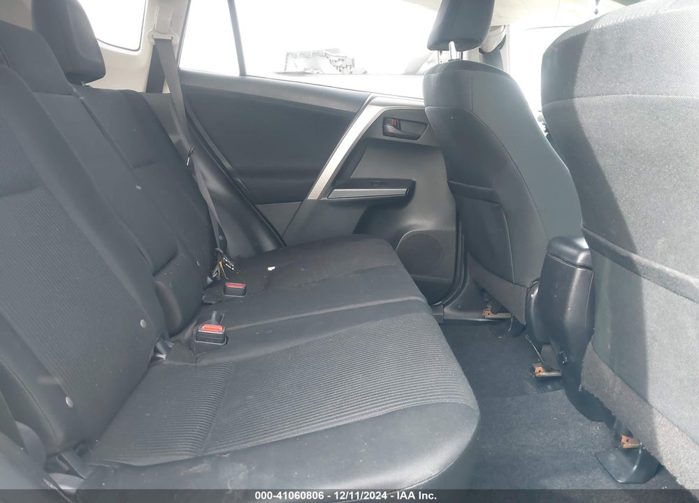 2018 TOYOTA RAV4 LE VIN: JTMZFREV4JJ197975