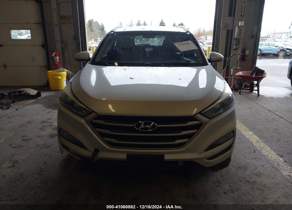 2017 HYUNDAI TUCSON SE VIN: KM8J3CA49HU287840