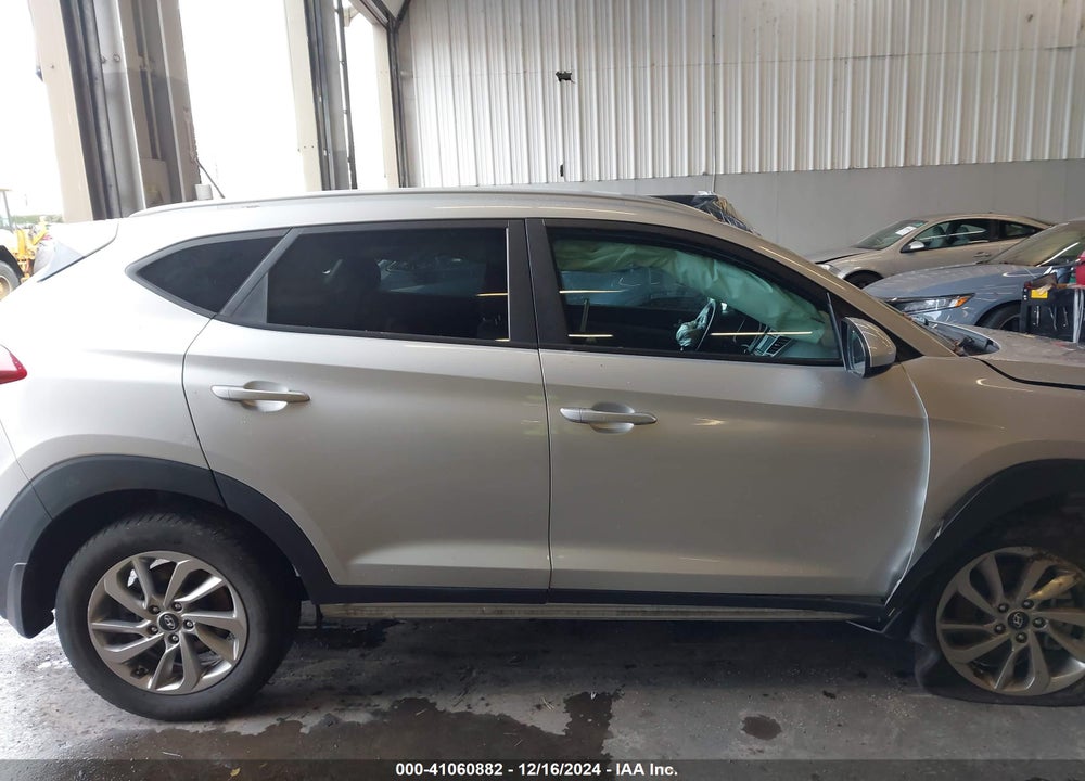 2017 HYUNDAI TUCSON SE VIN: KM8J3CA49HU287840