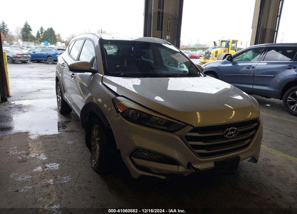 2017 HYUNDAI TUCSON SE VIN: KM8J3CA49HU287840