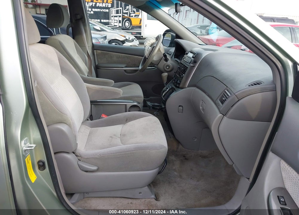 2008 TOYOTA SIENNA LE VIN: 5TDZK23C58S133977