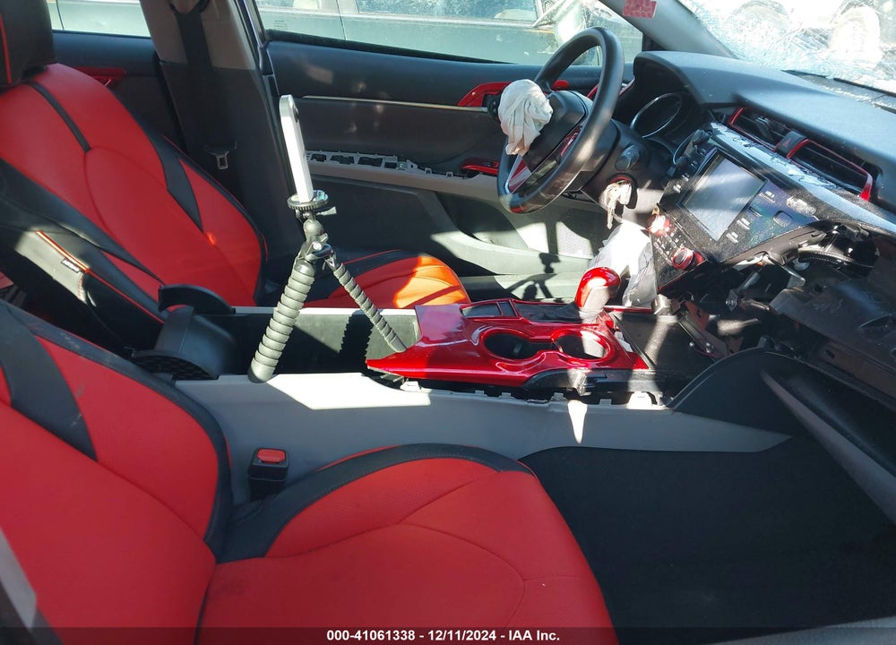 2018 TOYOTA CAMRY LE VIN: 4T1B11HK6JU650331