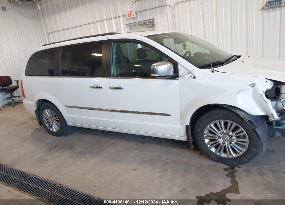 2016 CHRYSLER TOWN & COUNTRY TOURING-L ANNIVERSARY EDITION VIN: 2C4RC1CG3GR269400