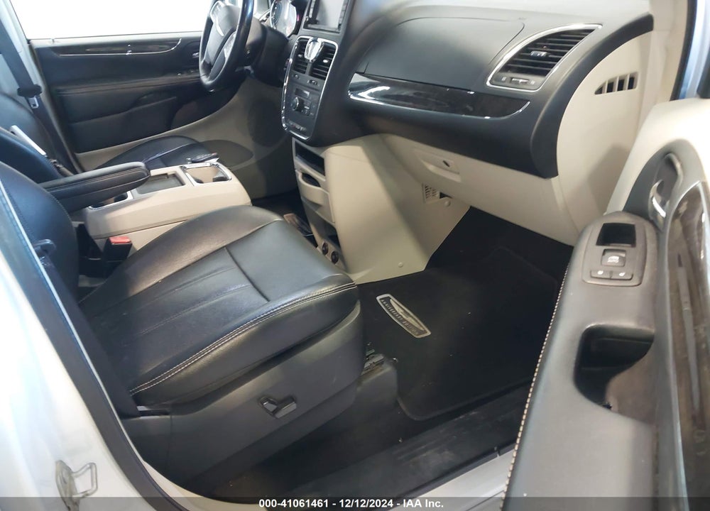2016 CHRYSLER TOWN & COUNTRY TOURING-L ANNIVERSARY EDITION VIN: 2C4RC1CG3GR269400