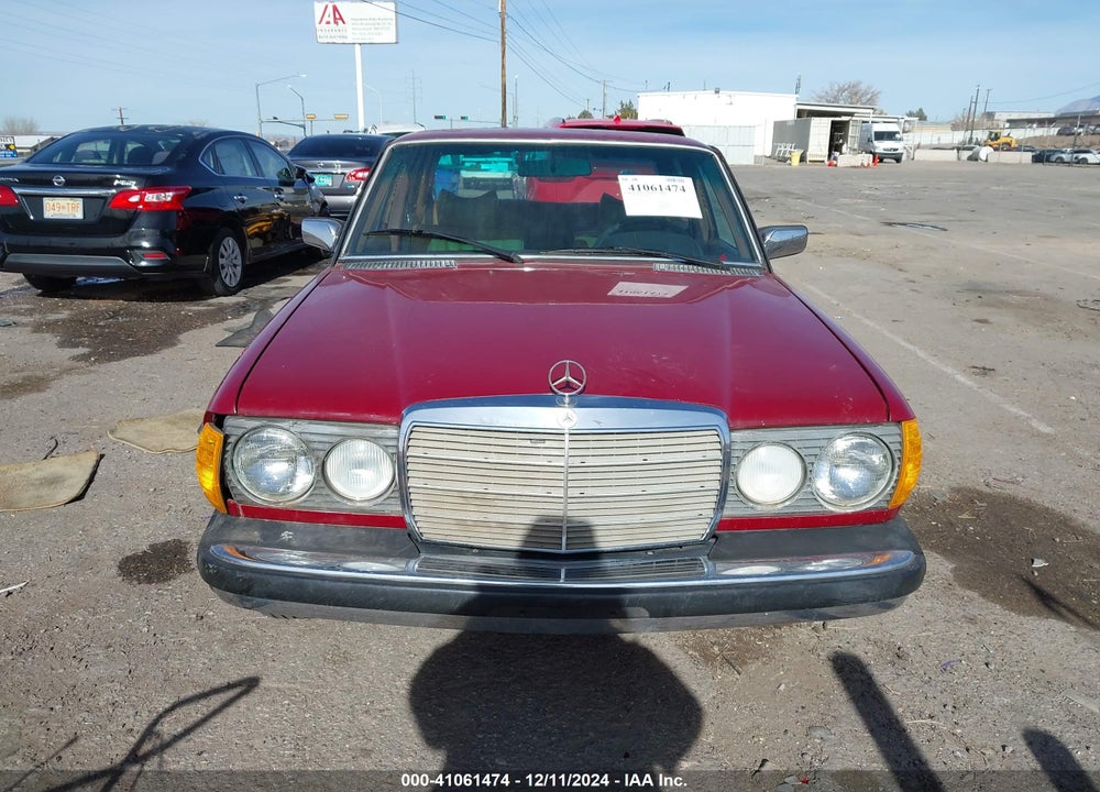 1977 MERCEDES-BENZ 300D VIN: 12313012042524