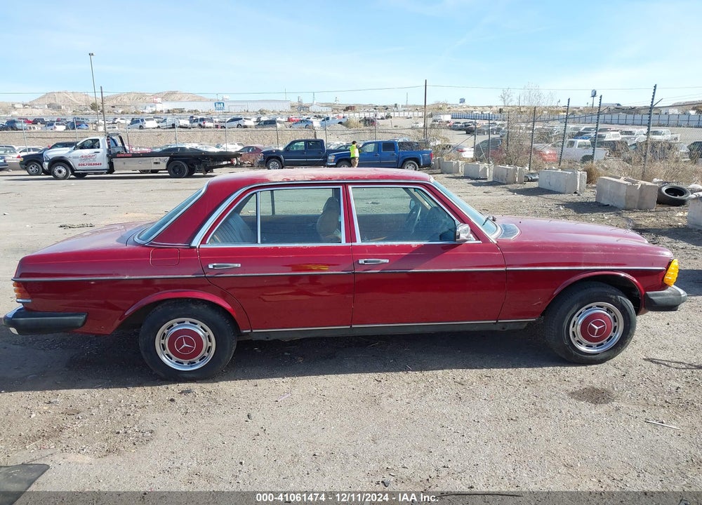 1977 MERCEDES-BENZ 300D VIN: 12313012042524