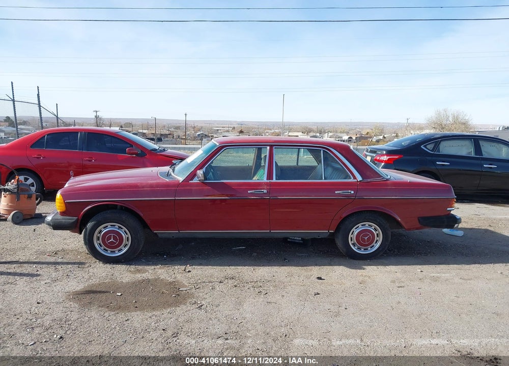 1977 MERCEDES-BENZ 300D VIN: 12313012042524