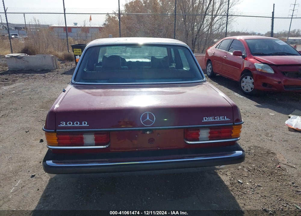 1977 MERCEDES-BENZ 300D VIN: 12313012042524