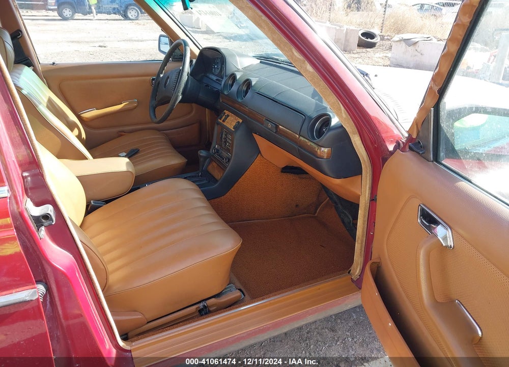 1977 MERCEDES-BENZ 300D VIN: 12313012042524