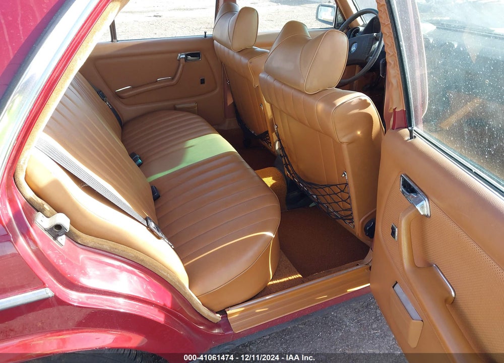1977 MERCEDES-BENZ 300D VIN: 12313012042524
