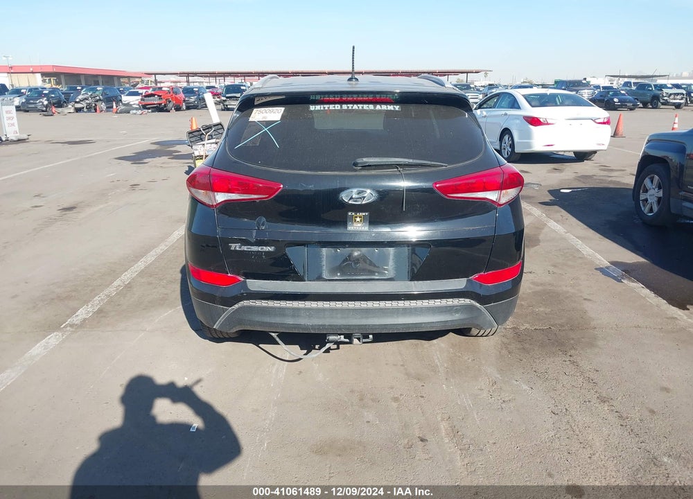 2016 HYUNDAI TUCSON SE VIN: KM8J33A49GU134213