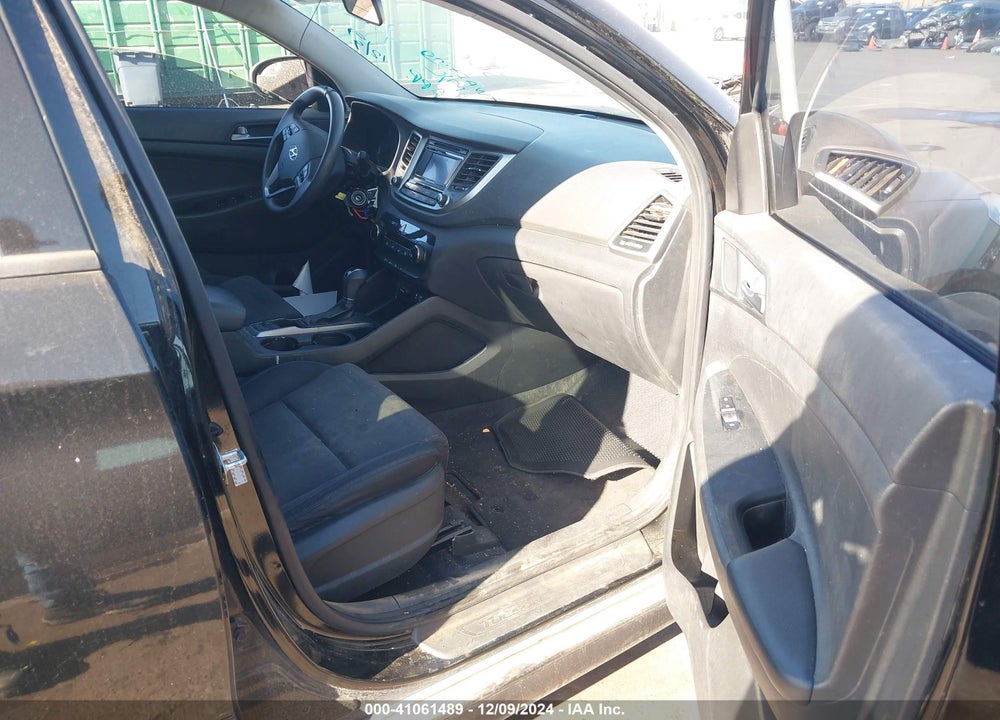 2016 HYUNDAI TUCSON SE VIN: KM8J33A49GU134213
