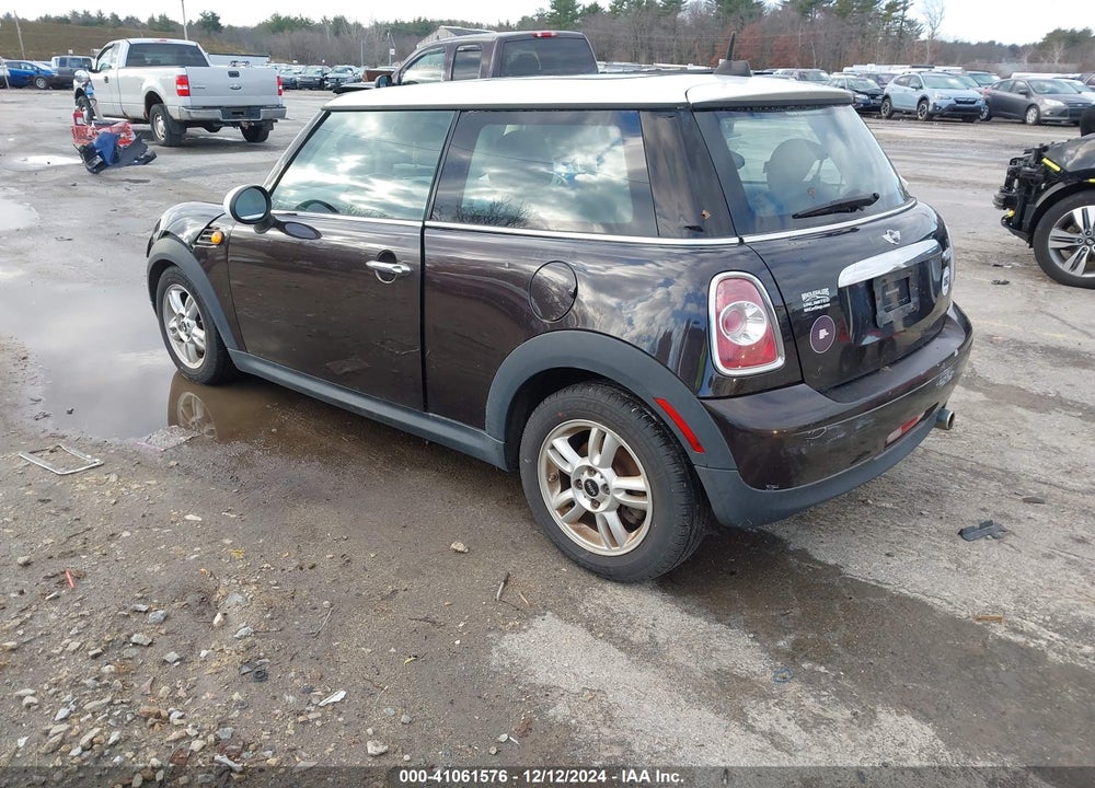 2013 MINI HARDTOP COOPER VIN: WMWSU3C52DT372236
