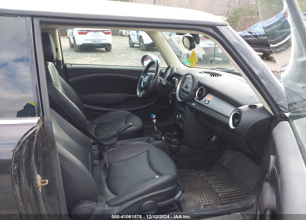 2013 MINI HARDTOP COOPER VIN: WMWSU3C52DT372236