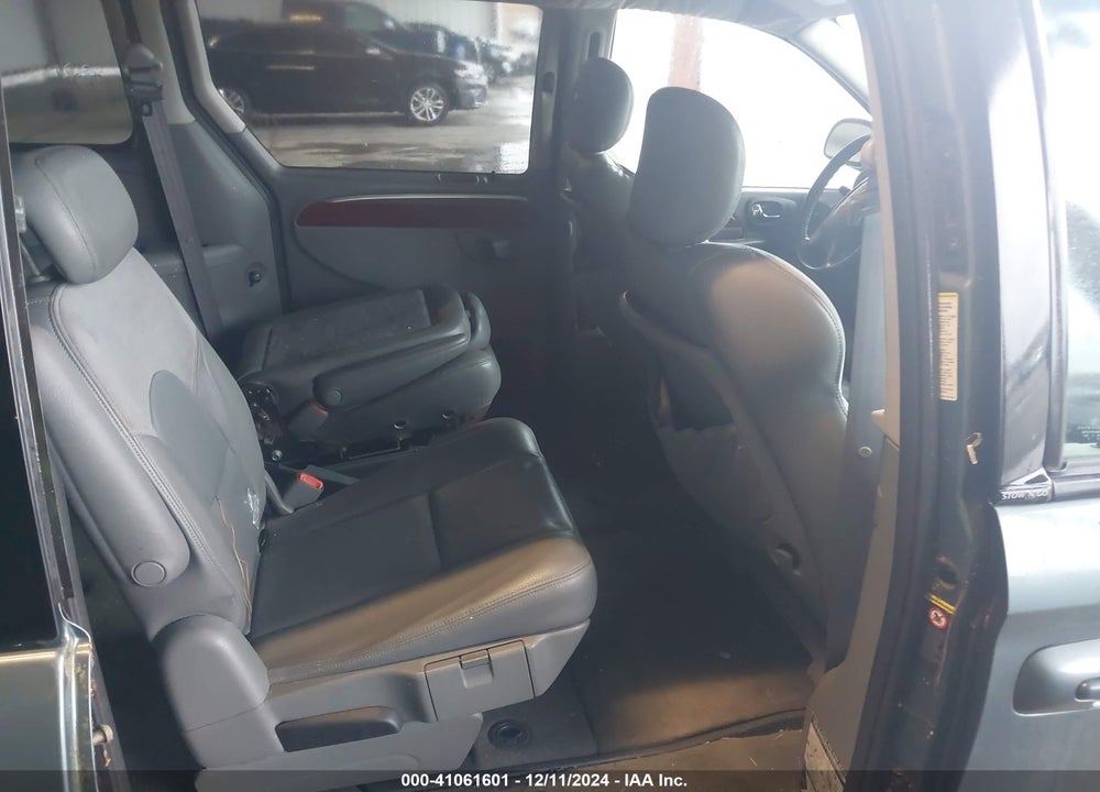 2005 CHRYSLER TOWN & COUNTRY LIMITED VIN: 2C8GP64L85R350327