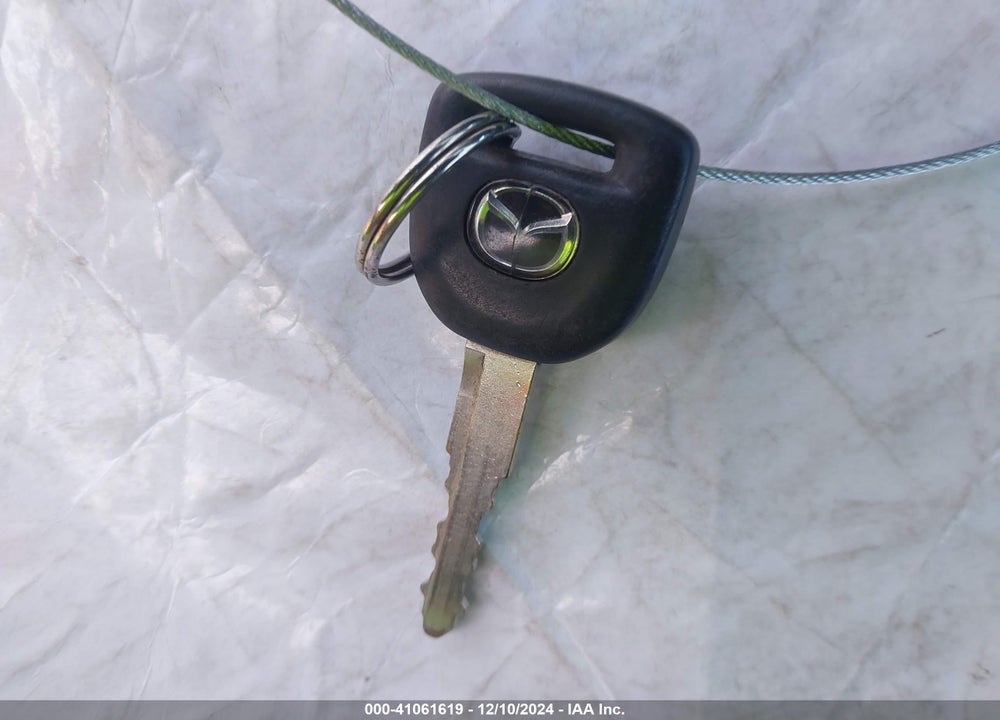 2005 MAZDA 3 S VIN: JM1BK343551257083