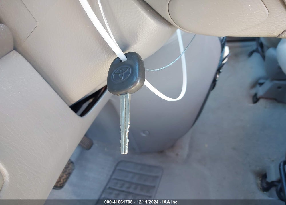 2004 TOYOTA SIENNA LE VIN: 5TDZA23C14S134623