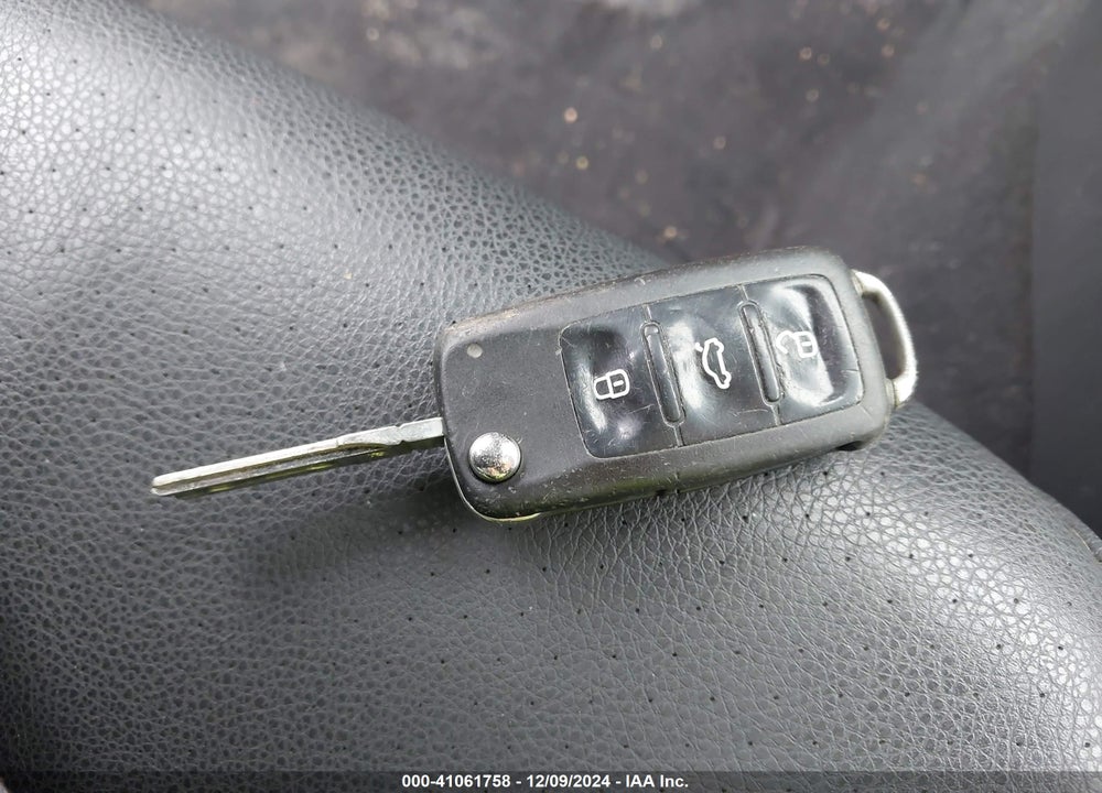 2012 VOLKSWAGEN JETTA 2.5L SE VIN: 3VWDX7AJ3CM357488
