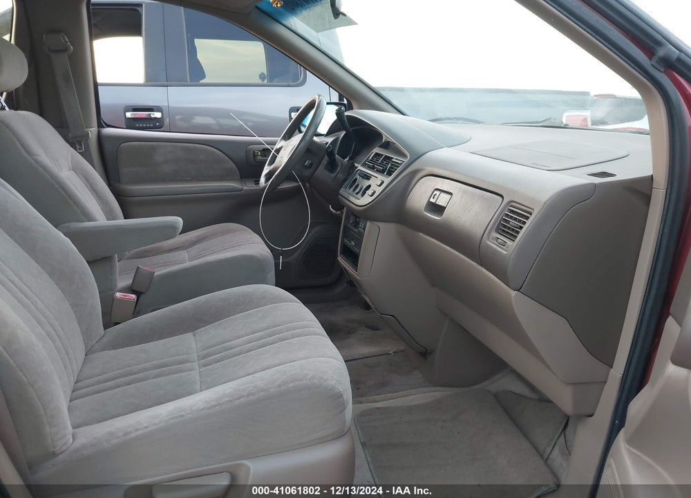 2000 TOYOTA SIENNA LE VIN: 4T3ZF13C5YU295587