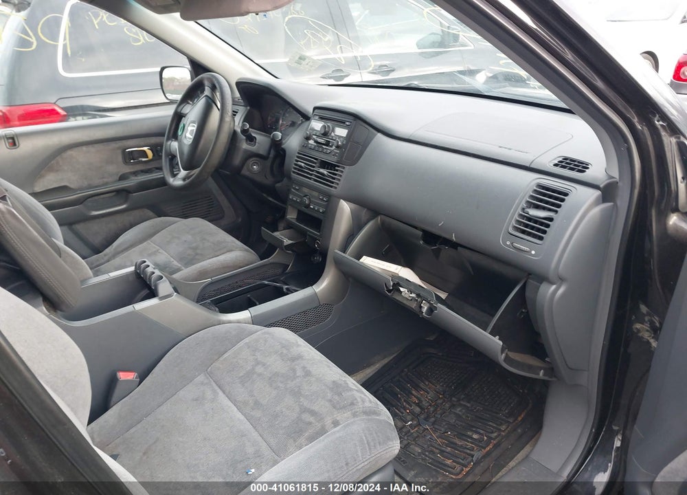 2003 HONDA PILOT EX VIN: 2HKYF18403H611037