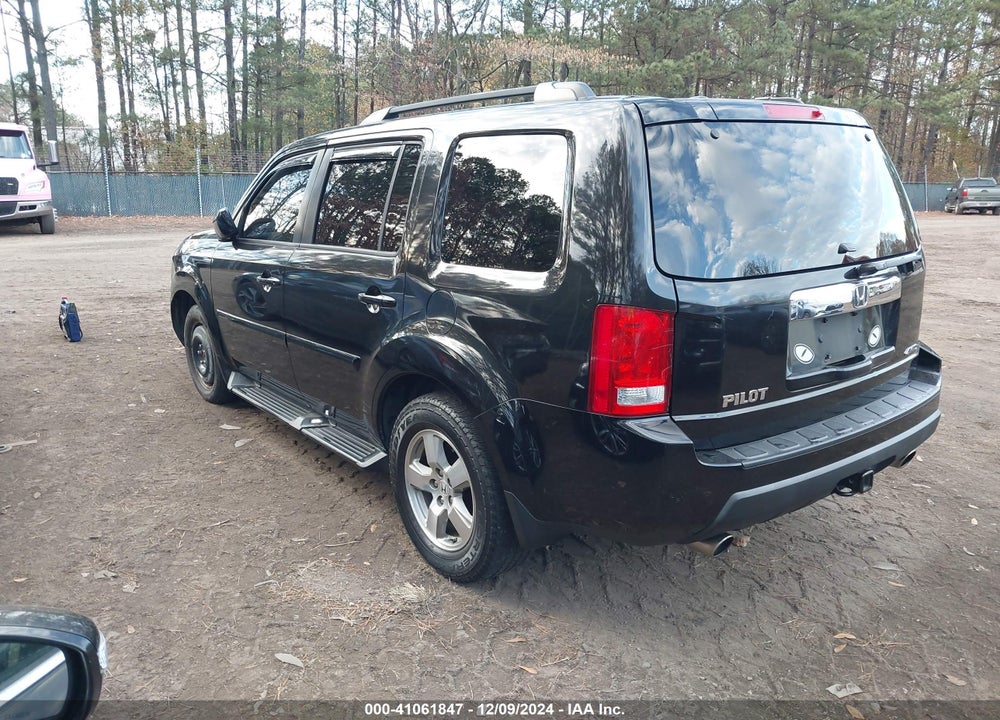 2011 HONDA PILOT EX-L VIN: 5FNYF4H70BB025883