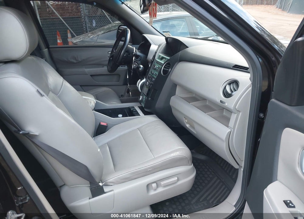 2011 HONDA PILOT EX-L VIN: 5FNYF4H70BB025883