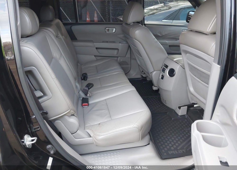 2011 HONDA PILOT EX-L VIN: 5FNYF4H70BB025883