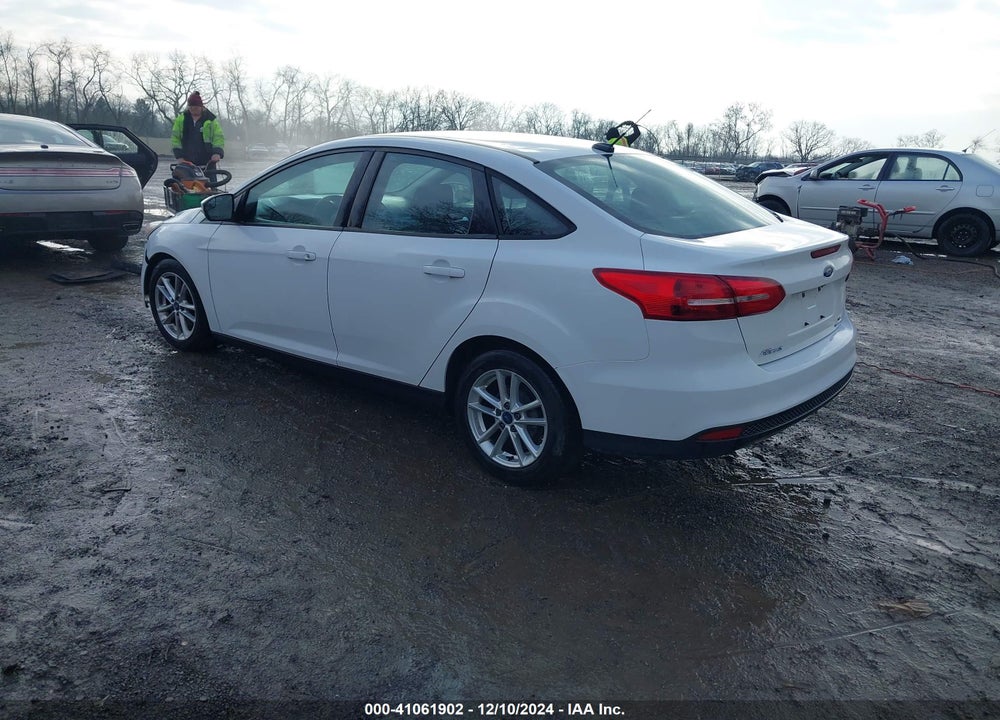 2016 FORD FOCUS SE VIN: 1FADP3F26GL220264