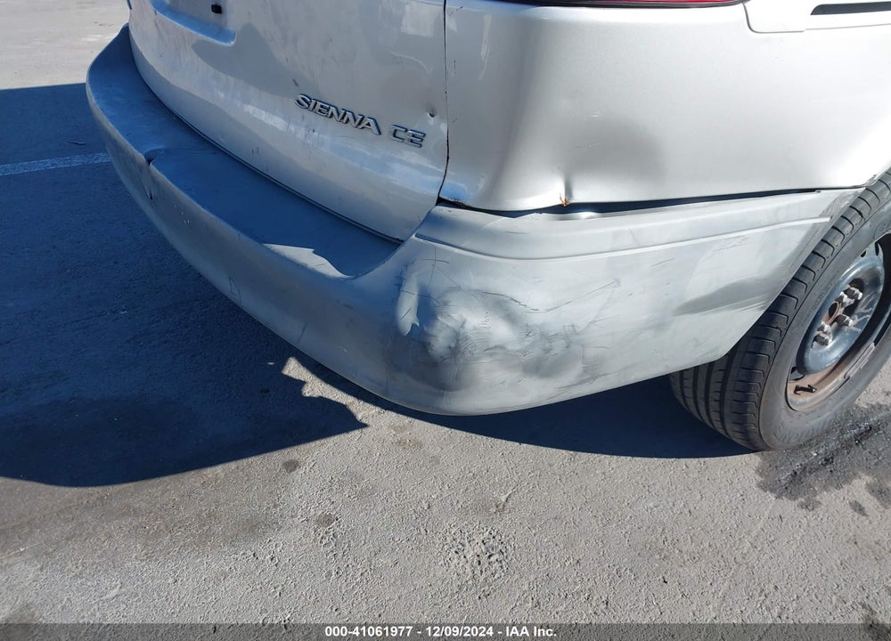 2002 TOYOTA SIENNA CE VIN: 4T3ZF19C92U494902